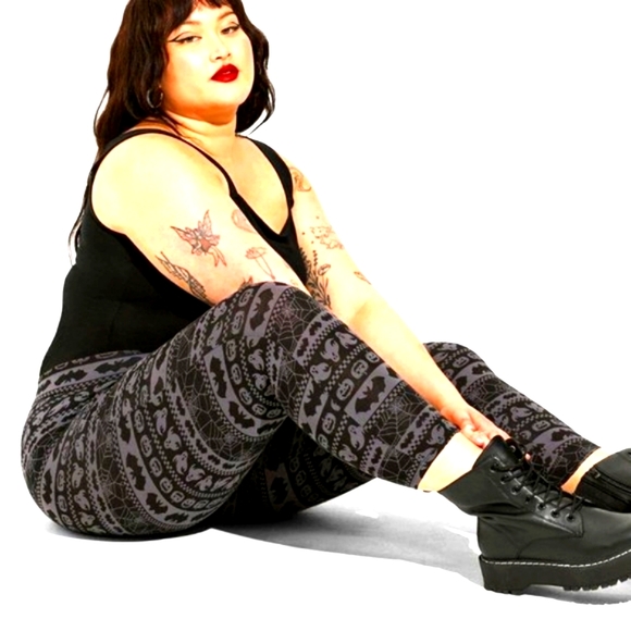 ❤️NWT VINTAGE TORRID POCKET CROP LEGGING - HALLOWEEN BATS PUMPKIN WEB PLUS SIZE - Picture 14 of 16
